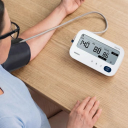Utilisation du tensiomètre bras OMRON M3 Comfort Afib